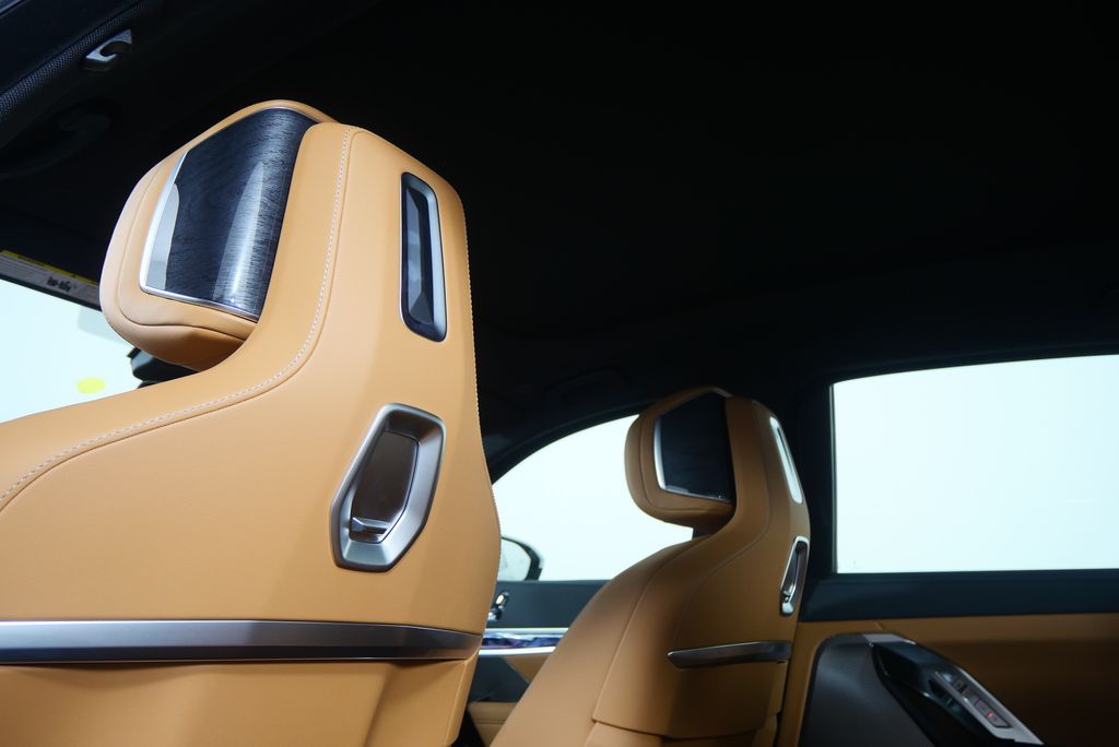 Thumbnail: 2026 BMW 7 Series - 18