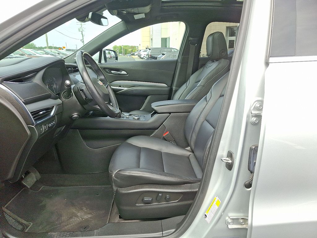 Thumbnail: 2021 Cadillac XT4 - 14