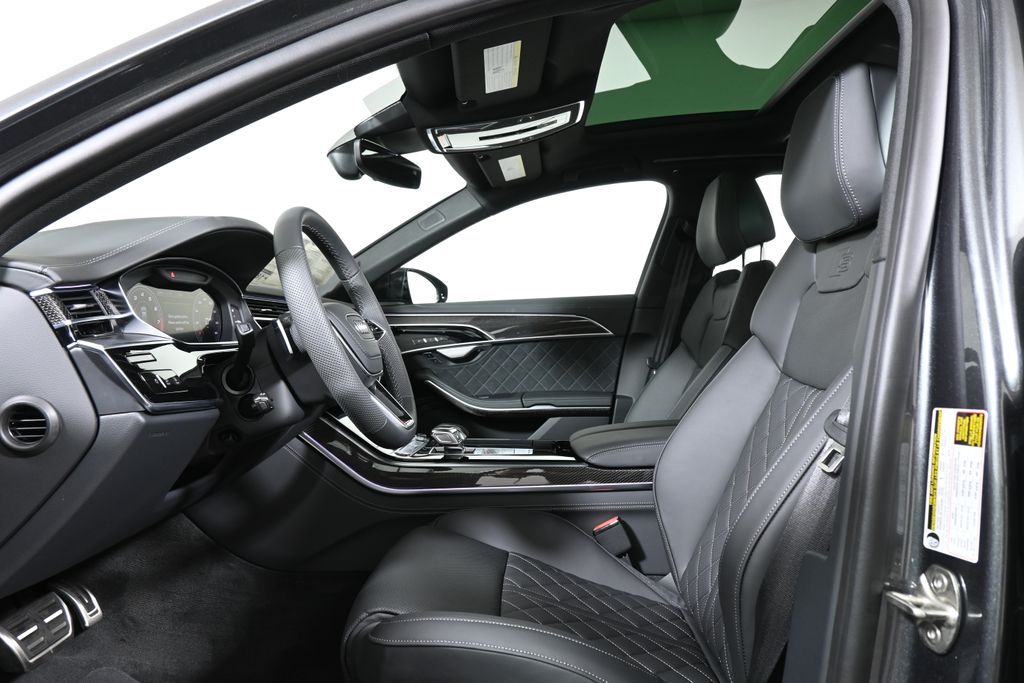 Thumbnail: 2025 Audi S8 - 3