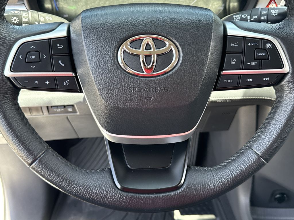 Used 2023 Toyota Sienna Van