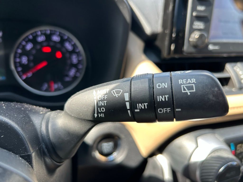 2021 Toyota RAV4 XLE Premium 27