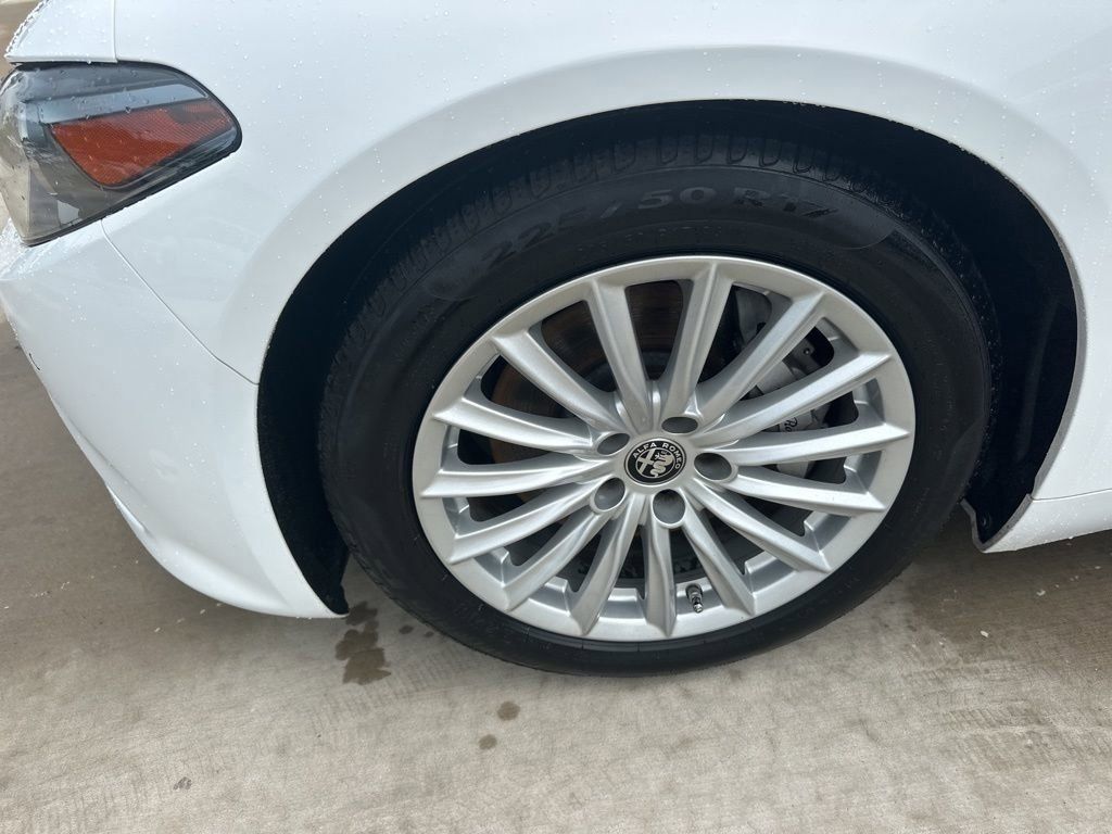 2022 Alfa White Alfa Romeo Giulia Sprint RWD Sedan