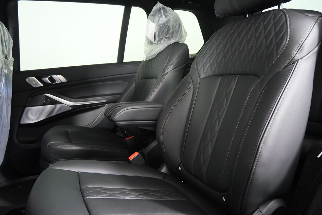 2026 BMW X7 Alpina XB7 19