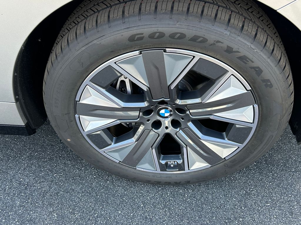 Thumbnail: 2026 BMW iX - 3