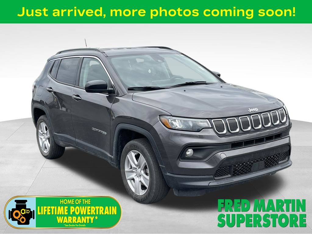 Gray (Granite Crystal Metallic Clearcoat) 2022 Jeep Compass Latitude 4WD SUV / Crossover Four-Wheel Drive 9-Speed Automatic