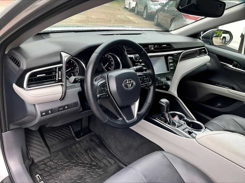 2018 Toyota Camry — photo 8