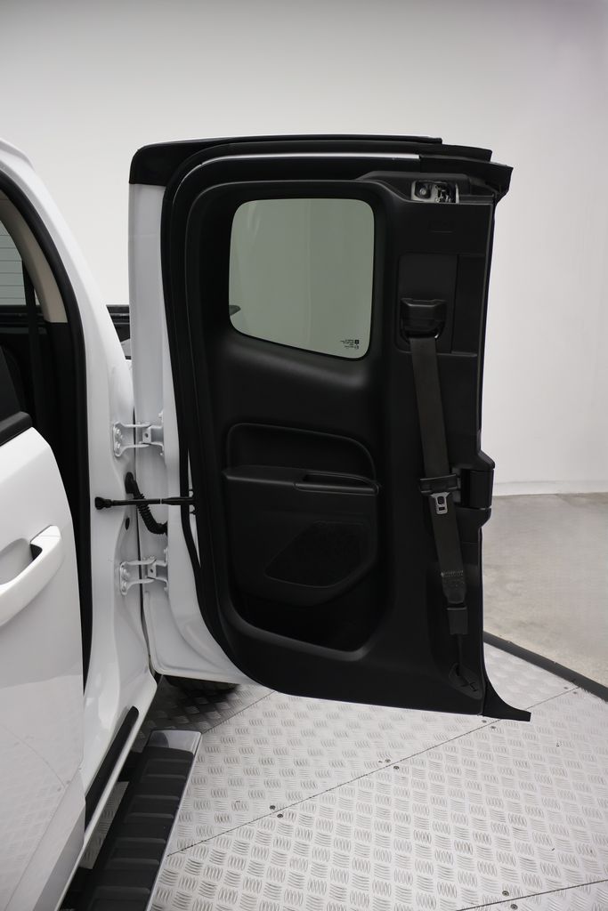 Thumbnail: 2022 Chevrolet Colorado - 21