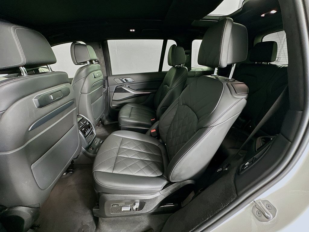 2023 BMW X7 xDrive40i 25