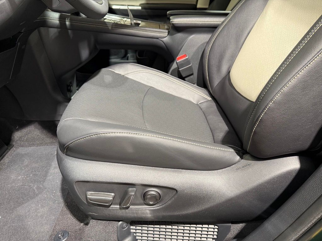 Thumbnail: 2026 Toyota Sienna - 14