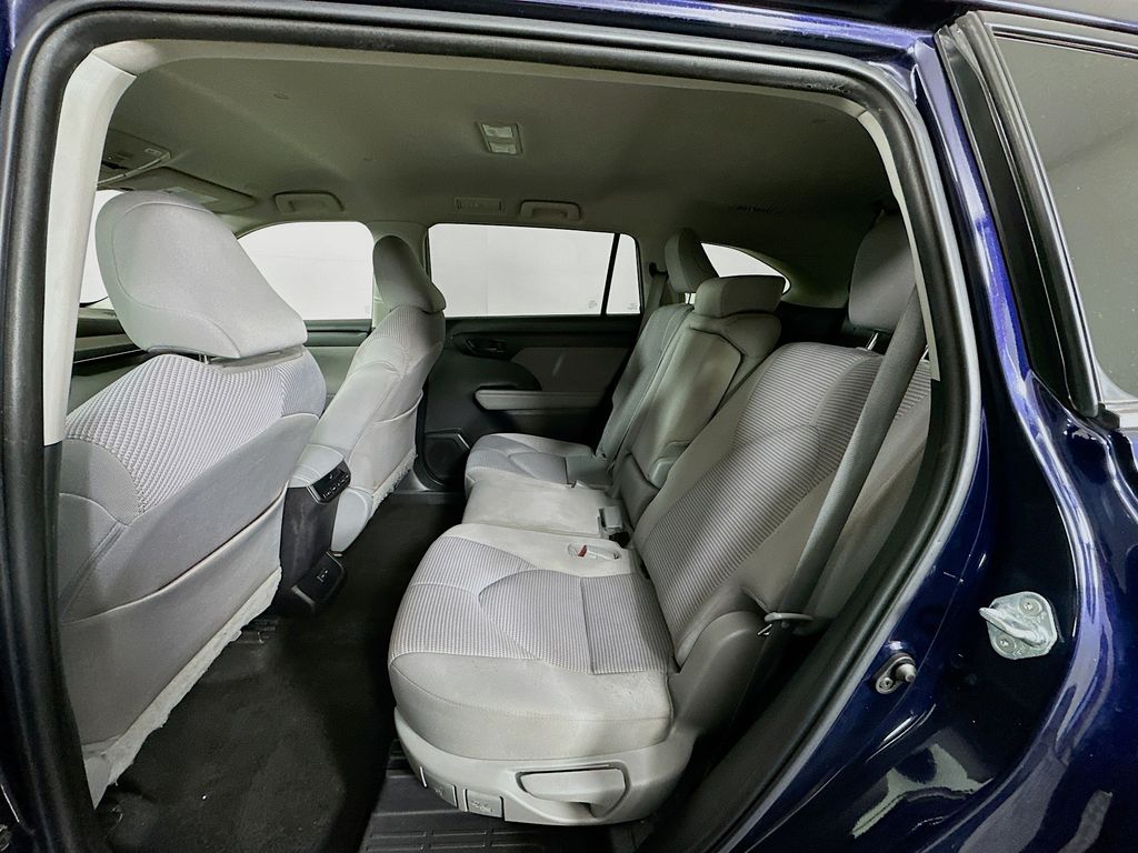 Thumbnail: 2023 Toyota Highlander - 24