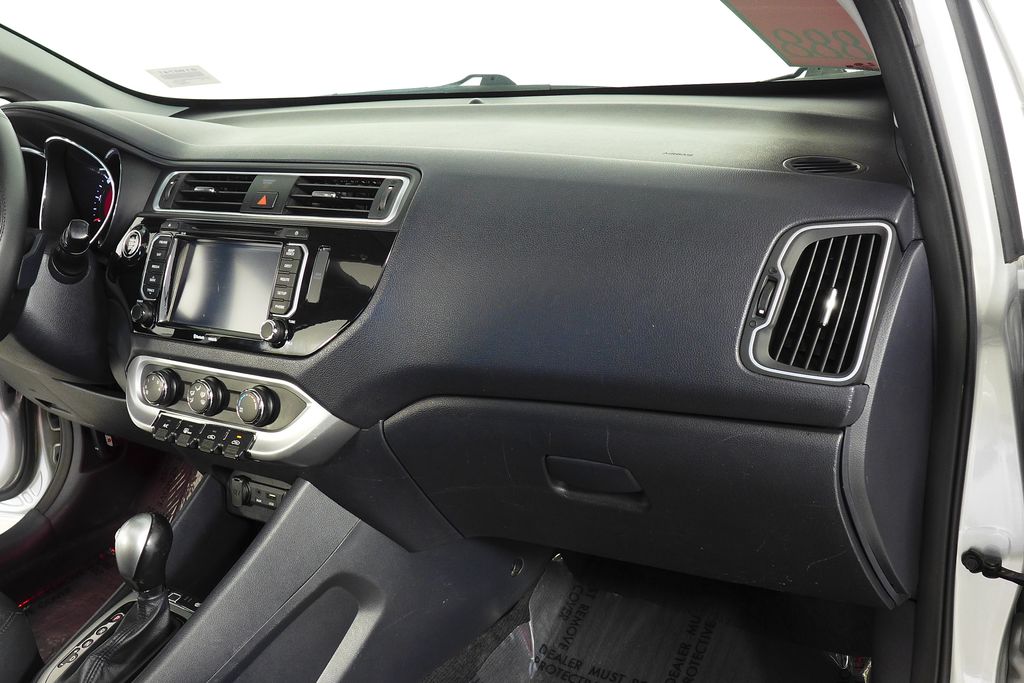 Thumbnail: 2016 Kia Rio - 14