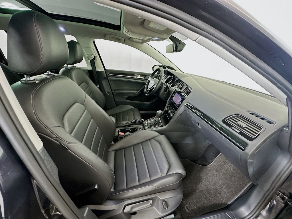 Thumbnail: 2018 Volkswagen e-Golf - 29