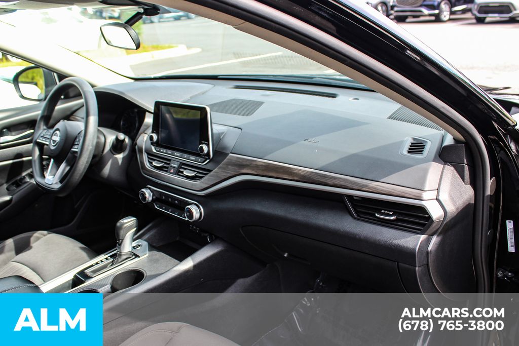 Used 2025 Black Nissan 2.5 SV image 22