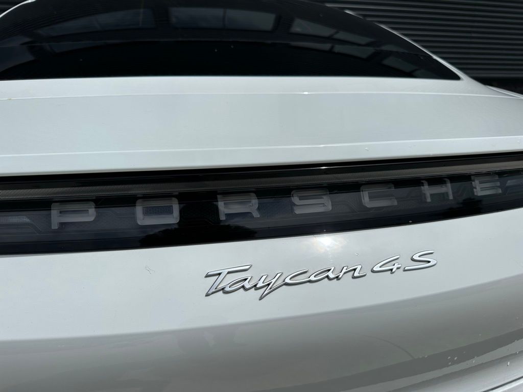 Thumbnail: 2022 Porsche Taycan - 12