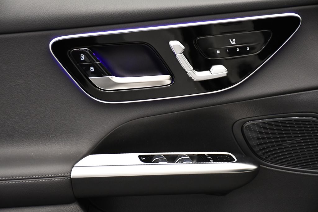 Thumbnail: 2025 Mercedes-Benz GLC - 30