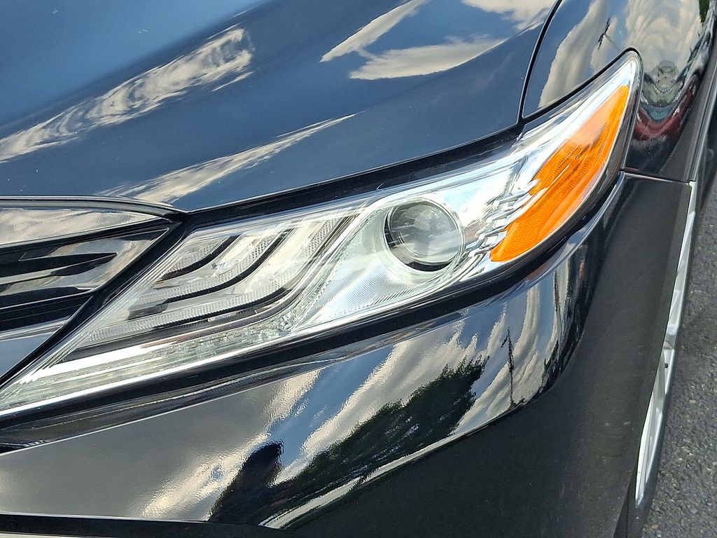 Thumbnail: 2019 Toyota Camry - 9