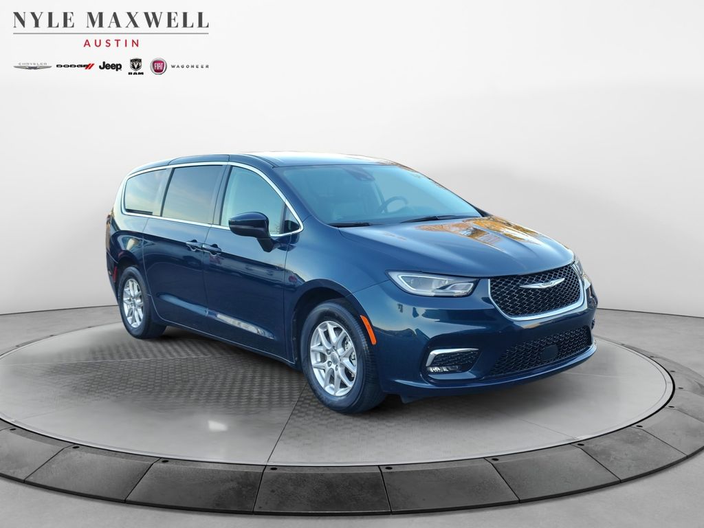 Used Car 2023 Chrysler Pacifica  Touring L For Sale Under $30,000 In Austin, Texas