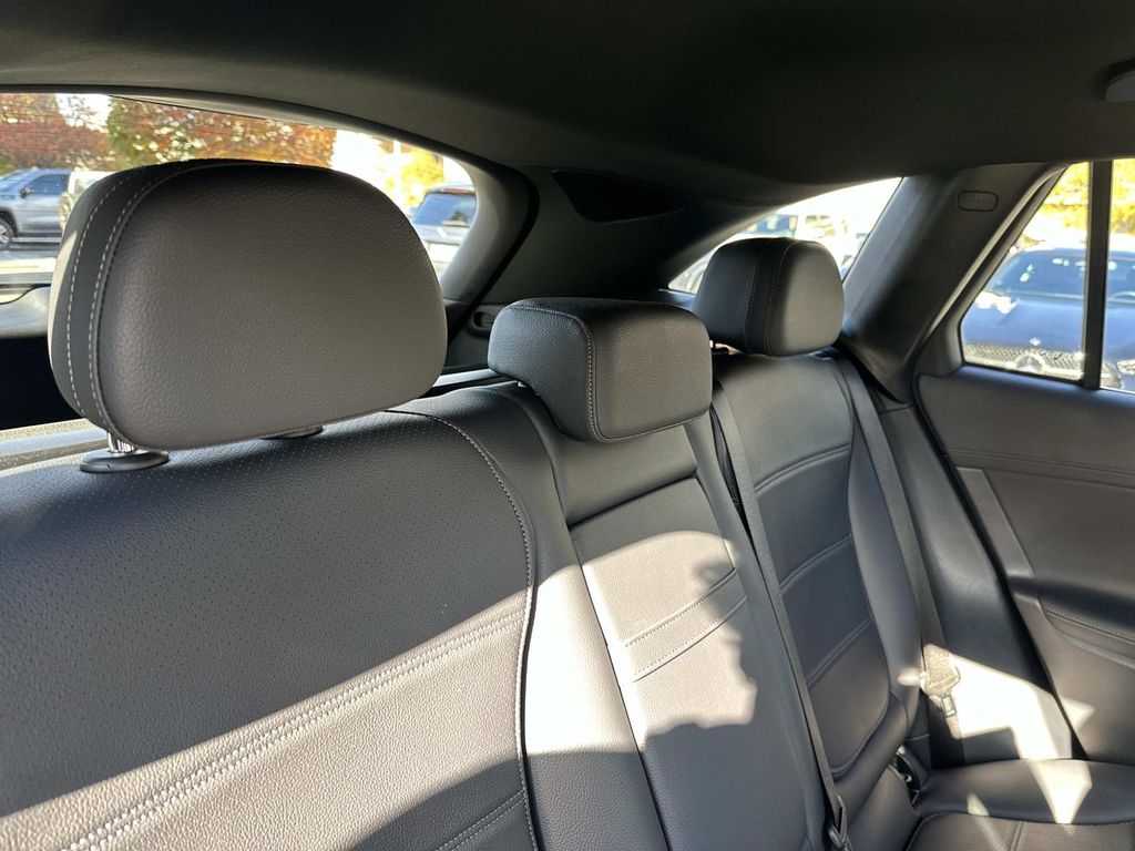 Thumbnail: 2023 Mercedes-Benz GLC - 27