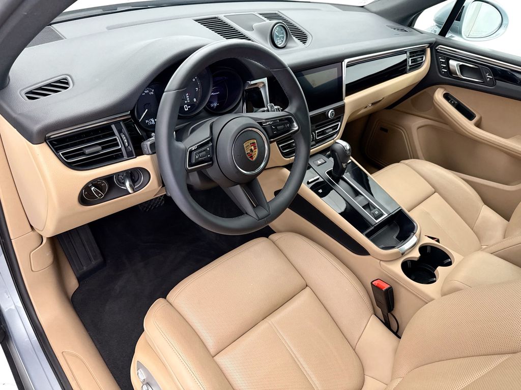 Thumbnail: 2025 Porsche Macan - 4