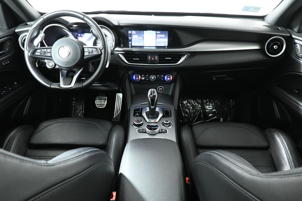 Thumbnail: 2022 Alfa Romeo Stelvio - 4