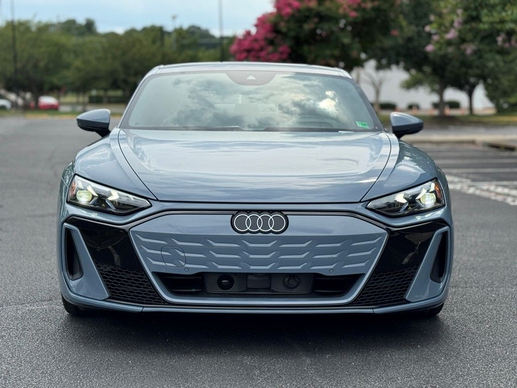 Thumbnail: 2025 Audi e-tron GT - 8