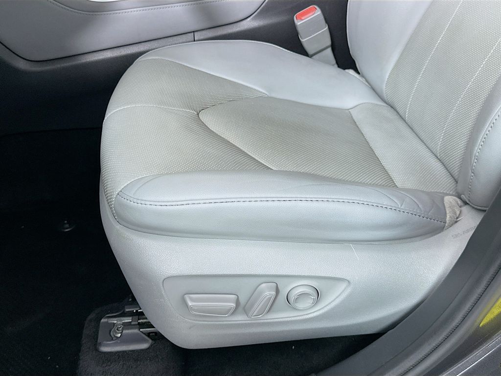 Thumbnail: 2021 Toyota Highlander - 20