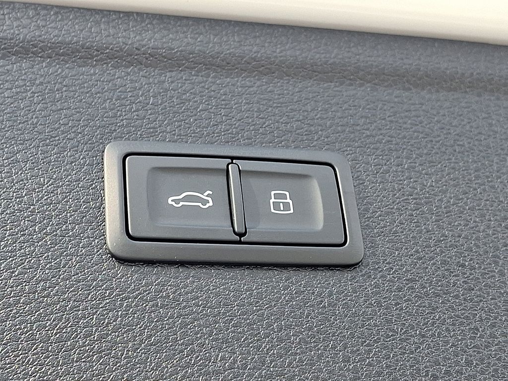 Thumbnail: 2025 Audi Q5 - 26