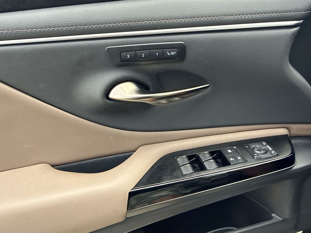 Thumbnail: 2025 Lexus ES - 29