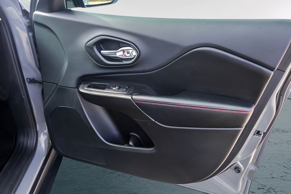 Used Car 2019 Jeep Cherokee  Trailhawk For Sale Under $20,000 In Austin, Texas