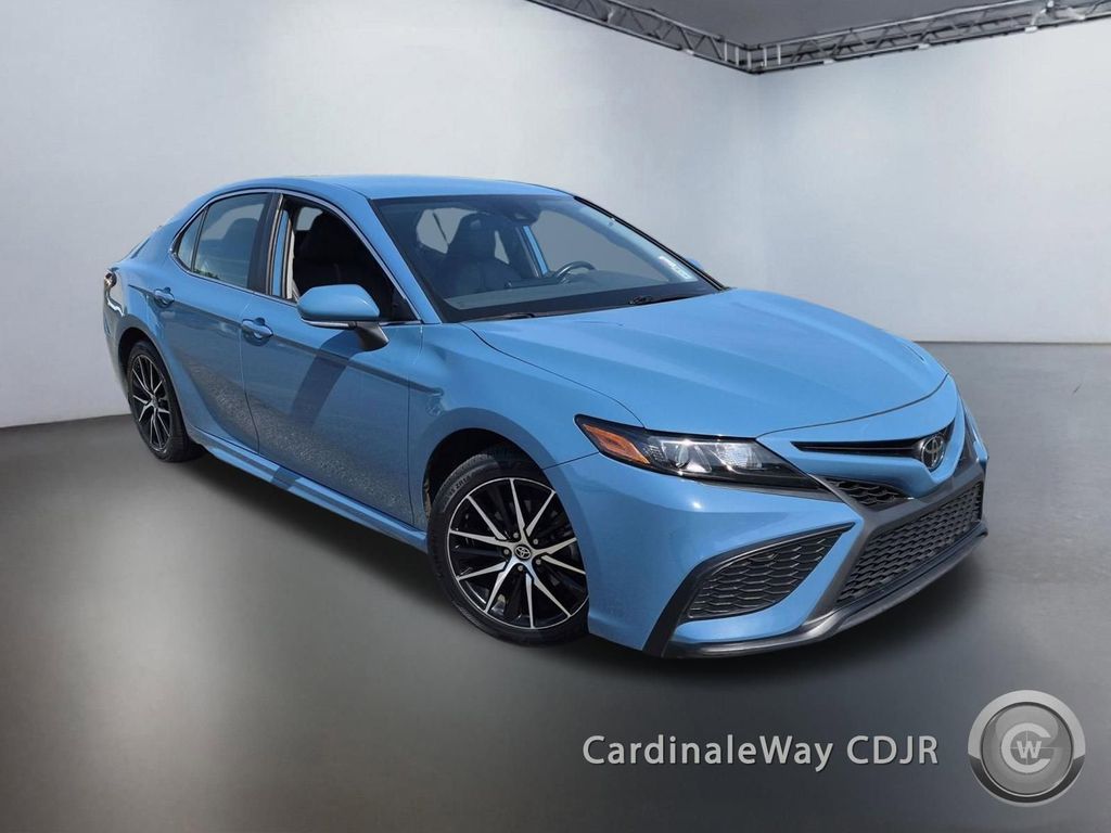 2024 Toyota Camry SE FWD