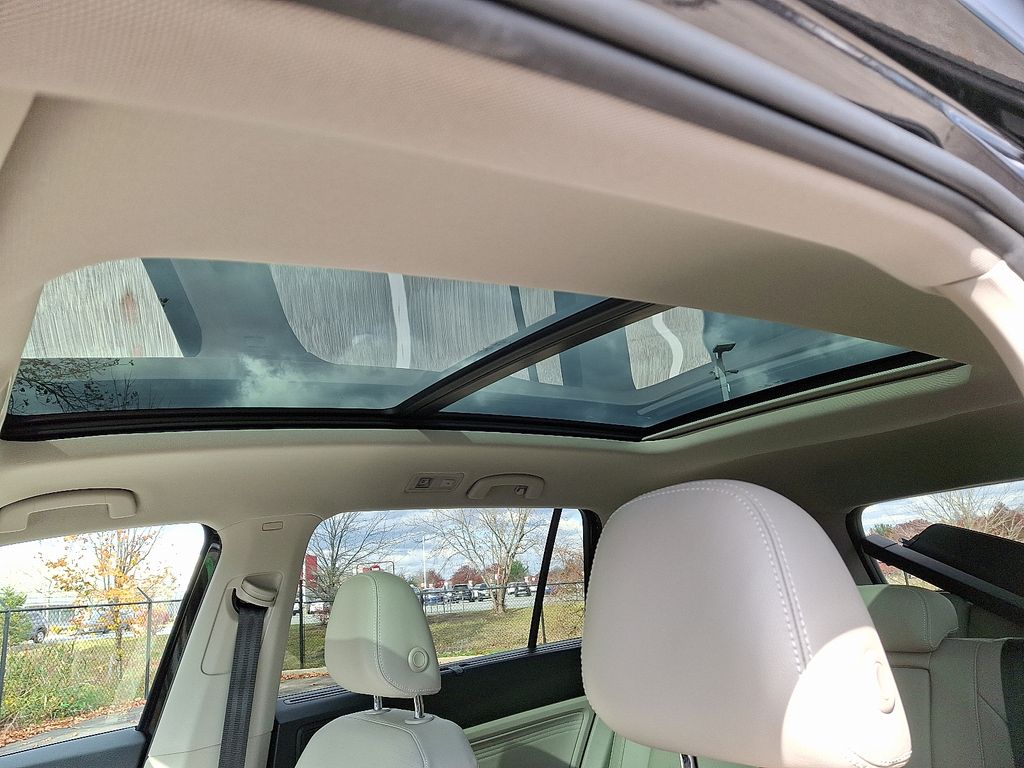 Thumbnail: 2022 Volkswagen Atlas - 15