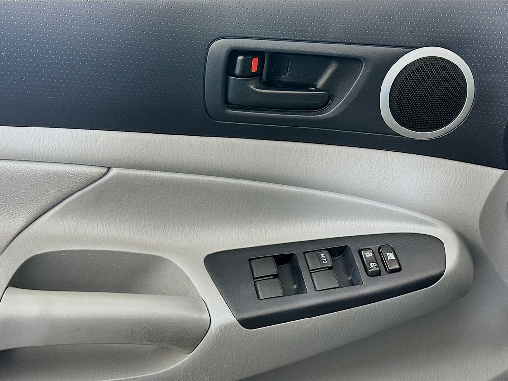 2013 Toyota Tacoma PreRunner 17
