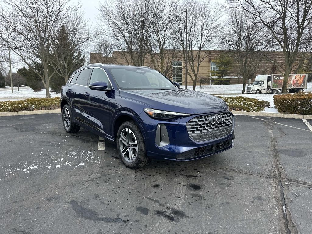 2025 Audi Q5 quattro Premium 40 TFSI