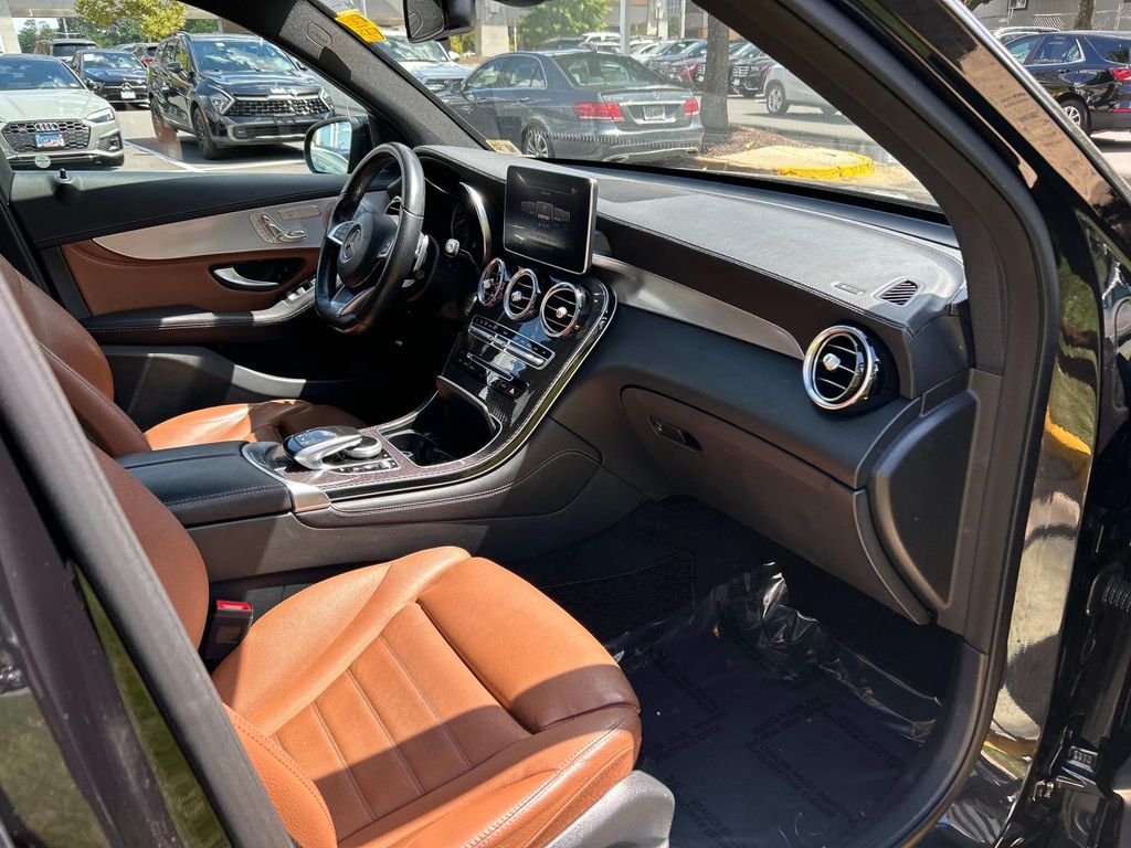 Thumbnail: 2019 Mercedes-Benz GLC - 21