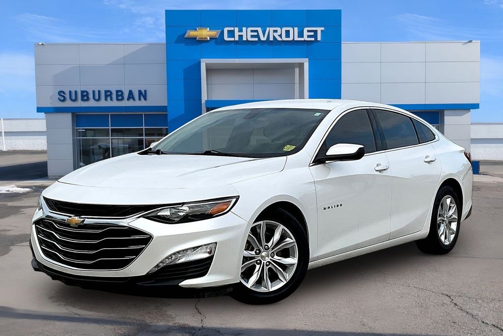 White (Iridescent Pearl Tricoat) 2019 Chevrolet Malibu Sedan Front-Wheel Drive Continuously Variable Transmission