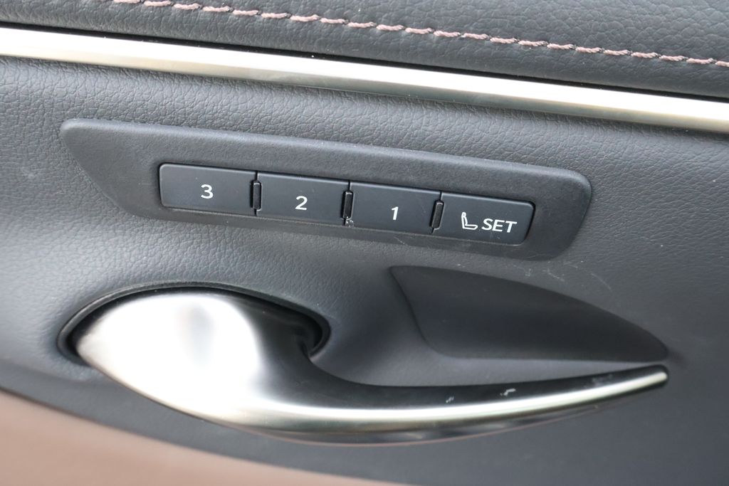 Thumbnail: 2022 Lexus ES - 13