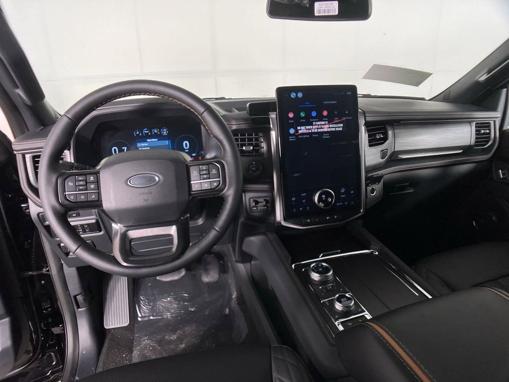 2024 Ford Expedition MAX Platinum photo 3