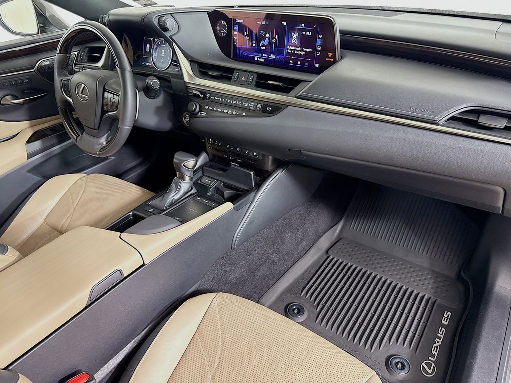 Thumbnail: 2019 Lexus ES - 30