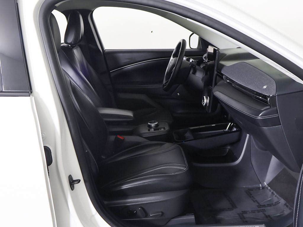 Used 2023 White Ford Premium image 29