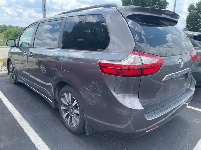 Thumbnail: 2019 Toyota Sienna - 4