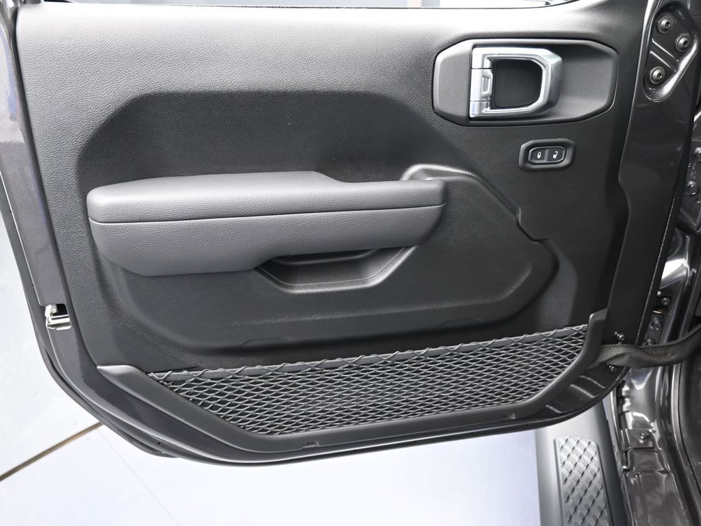 New 2026 Granite Crystal Metallic Clearcoat Jeep Sport image 12