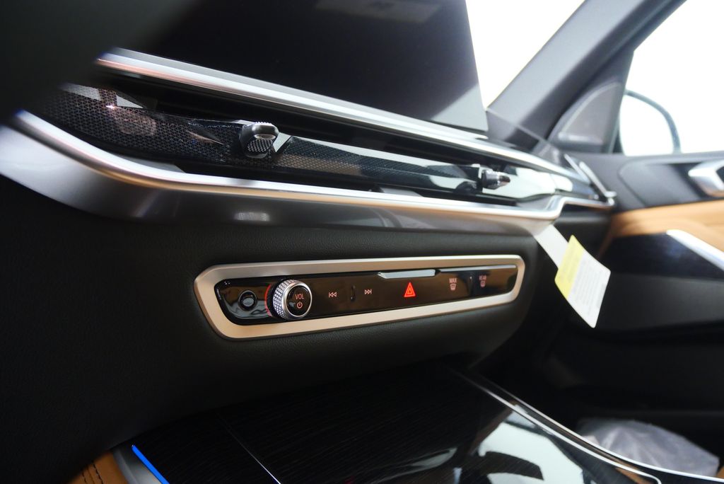 Thumbnail: 2026 BMW X5 - 21