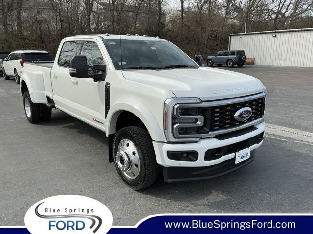 2026 Ford F-450 Super Duty Platinum Crew Cab LB DRW 4WD