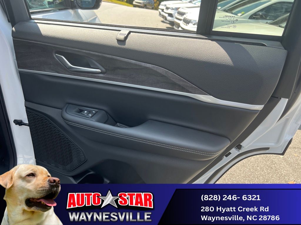 new 2025 Jeep Grand Cherokee car, priced at $47,990