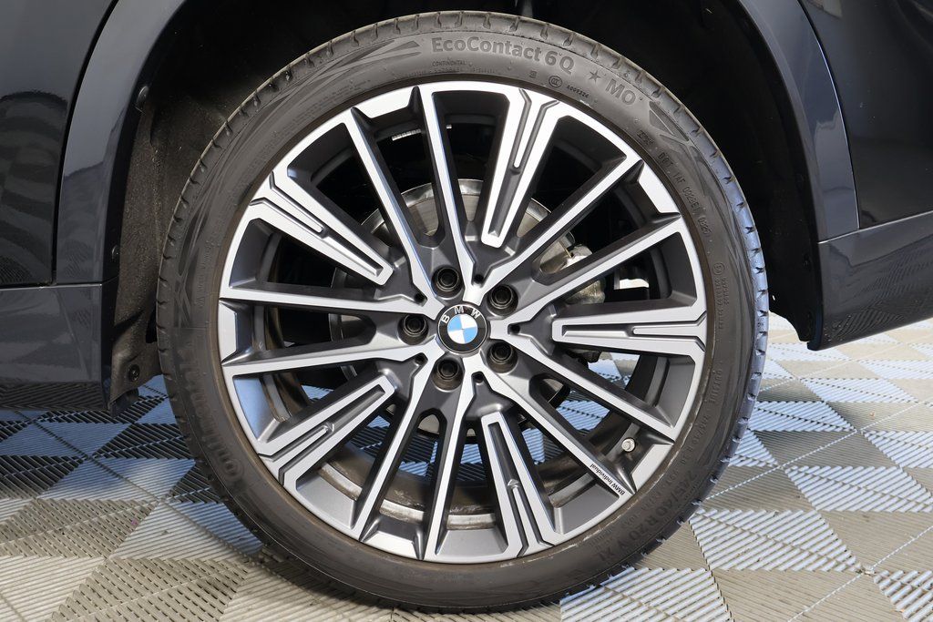 Thumbnail: 2025 BMW X1 - 16