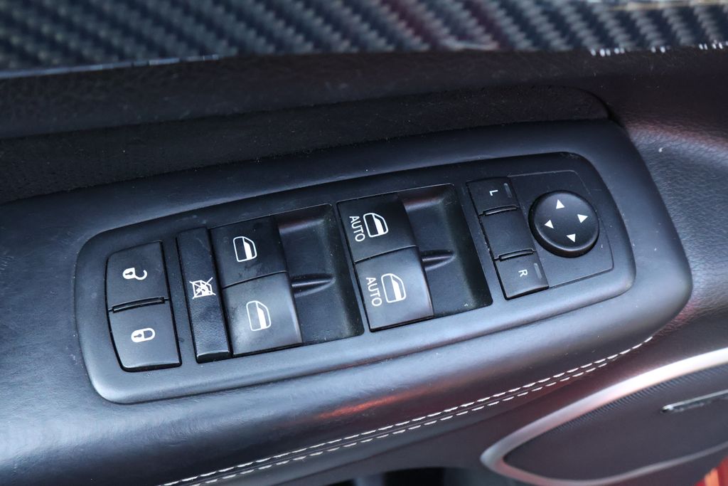 Thumbnail: 2016 Jeep Grand Cherokee - 17