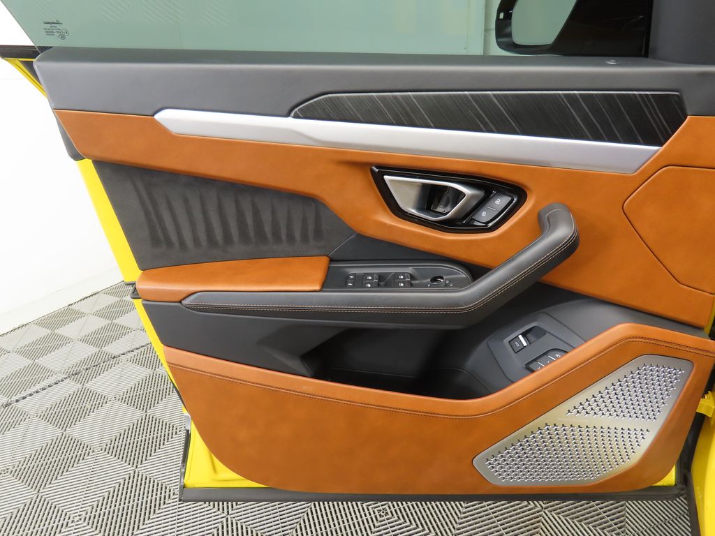 Thumbnail: 2019 Lamborghini Urus - 24