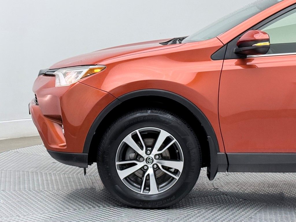 Thumbnail: 2016 Toyota RAV4 - 8