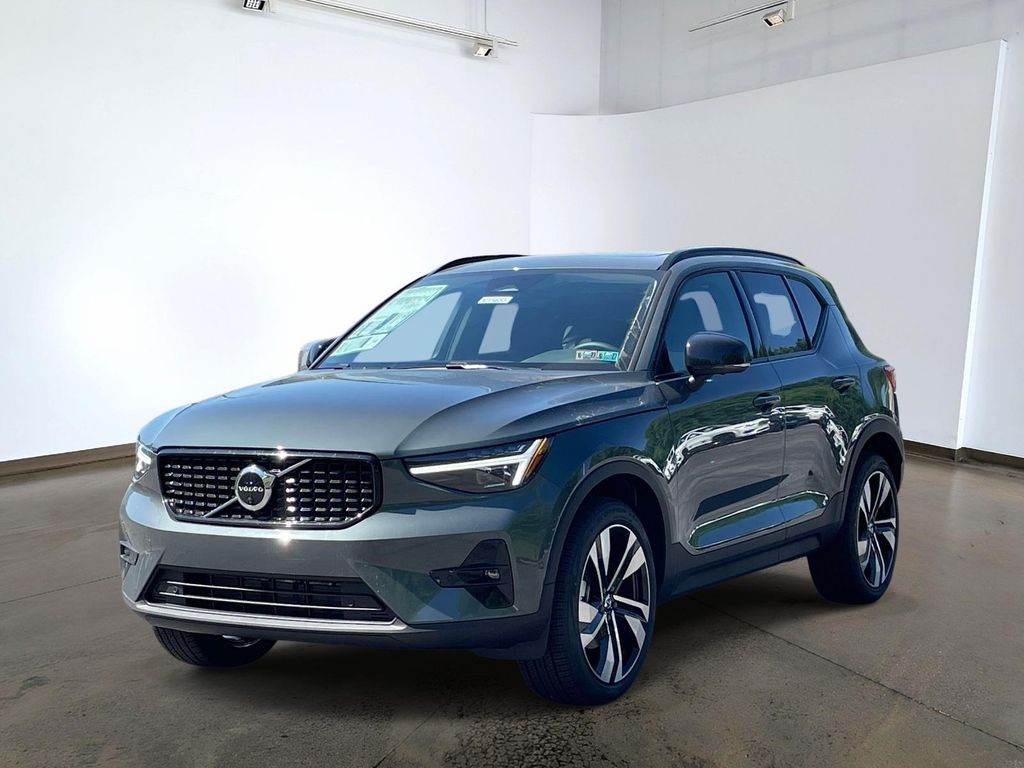 2026 Volvo XC40 B5 Ultra