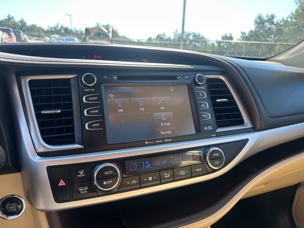 Used Car 2019 Toyota Highlander  Xle For Sale Under $25,000 In Austin, Texas